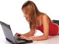 Plănuieşti să îţi găseşti jumătatea pe Internet? Argumente pro şi contra întâlnirilor online