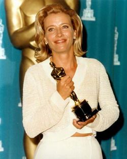 Emma Thompson a apelat la antrenoarea de fitness a Madonnei pentru a se menţine în formă