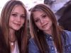 Gemenele Mary-Kate şi Ashley Olsen sunt de nedespărţit!
