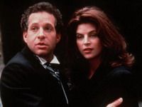 Steve Guttenberg o încurajează pe Jessica Simpson să joace într-un spectacol de pantomimă!