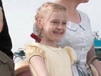 Dakota Fanning este o majoretă talentată şi apreciată a şcolii unde învaţă!