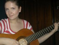 Raluca Tătaru, Dora din "Iubire ca in filme" ia lecţii de chitară