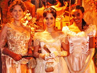 Costume spectaculoase de epocă în telenovela "Micuţa domnişoară"