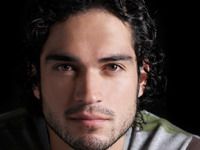 Alfonso Herrera vrea să joace cu „frumuşica” Julia Roberts