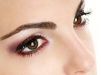 Cea mai nouă găselniţă în materie de beauty: implantul de sprâncene!