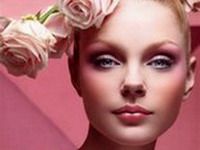 Noua colecţie pentru machiaj de la Dior propune Femeia Floare!