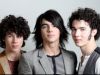 Jonas Brothers au lansat o colecţie de haine pentru adolescente!