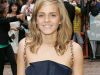 Emma Watson îşi ajută un prieten designer, purtând hainele create de acesta la evenimente mondene