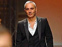 Alessandro Dell’Acqua va lansa o colecţie impresionantă de rochiţe negre