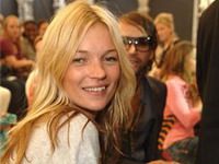 Vrei să te trezeşti în patul lui Kate Moss? Visul tău poate deveni realitate!