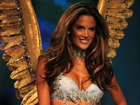 Supershow-ul Victoria`s Secret a transformat topmodelele în zeiţe! - GALERIE FOTO!