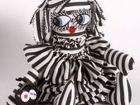 Designeri de top au creat păpuşi de colecţie pentru UNICEF
