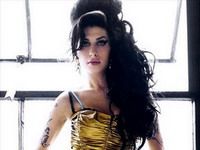 Cântăreaţa Amy Winehouse va promova brandul Roberto Cavalli