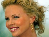 Charlize Theron a refuzat să ţină dietă pe vremea când era model