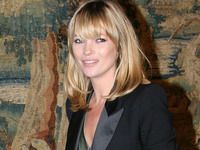 Kate Moss şi-a donat hainele pentru o licitaţie în scopuri caritabile