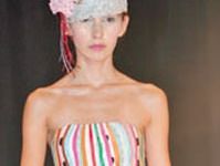 Pentru primăvara-vara lui 2008, Lena Criveanu aduce ţinute lejere şi viu colorate