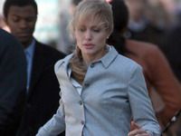 Angelina Jolie bea lichide din două în două ore ca să slăbească zece kilograme