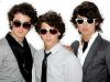 Băieţii din trupa Jonas Brothers promovează fitnessul pentru copii şi adolescenţi