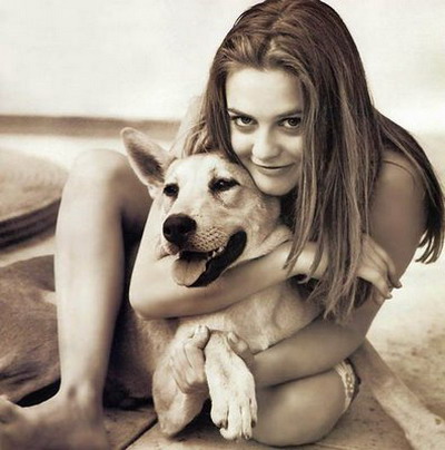 Pentru a se infrana de la dulciuri, Alicia Silverstone apeleaza la ajutorul unui antrenor…canin!