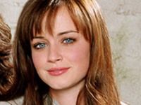 Alexis Bledel, Rory din serialul “Fetele Gilmore”, joacă fotbal ca să fie în formă!