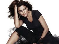 Eva Mendes adoră cartofii prăjiţi şi shake-ul de ciocolată!
