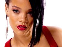 Rihanna: „Îmi iubesc corpul, îmi ador fundul şi picioarele şi fac tot ce pot ca să arăt senzaţional!”