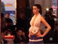 Fashion event! Masini noi, vedete si fete frumoase, in tinute semnate de designeri celebri!
