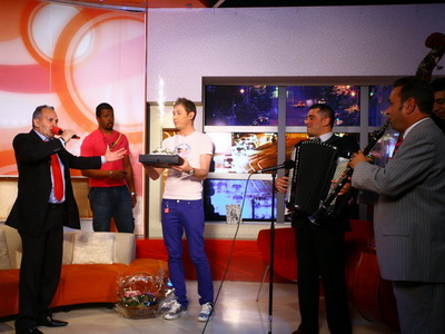De ziua lui, Mircea Solcanu a primit cadou surpriza un taraf care i-a cantat, in direct, “La multi ani’’