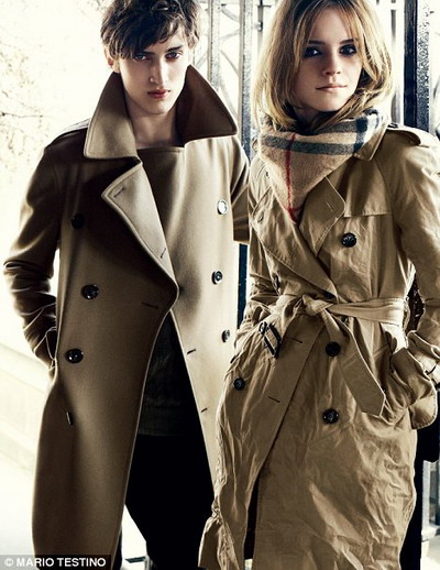 Emma Watson este vedeta campaniei de promovare a colectiei Burberry pentru noul sezon! 