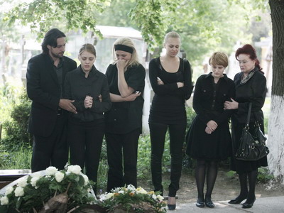 Scene cutremuratoare la inmormantarea lui Fefe, in "Regina"