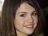 Selena Gomez si-a schimbat look-ul!