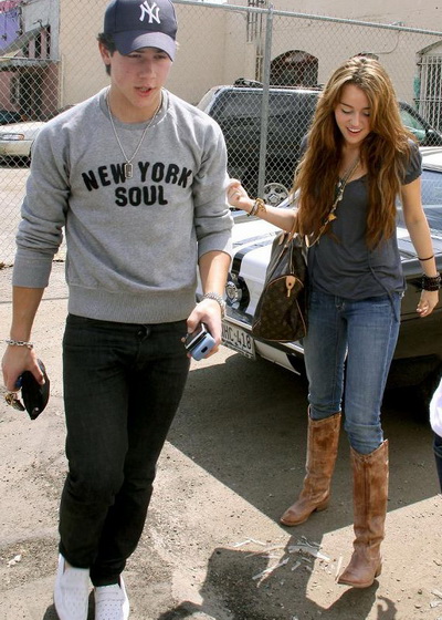 Miley Cyrus l-a parasit pe Justin Gaston, pentru… Nick Jonas