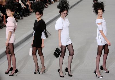 Designerii de moda, criticati pentru colectiile create pentru manechine foarte slabe