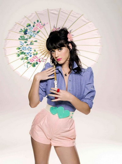Si starurile au idoli! Afla de la cine ia lectii de stil excentrica solista Katy Perry!