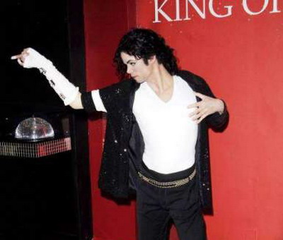 Statuia de ceara care il infatiseaza pe Michael Jackson - cea mai vizitata de la muzeul Madame Tussaud!