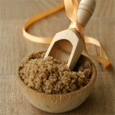 Exfoliaza-ti tenul pentru a indeparta urmele oboselii, indiferent de sezon!