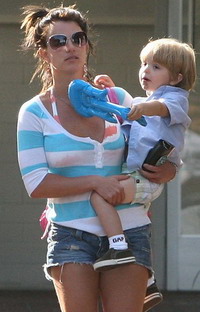 Britney Spears s-a ingrasat 6 kilograme in ultima luna!
