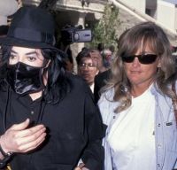 Debbie Rowe, ex-sotia lui Michael Jackson, nu renunta la custodia copiilor!