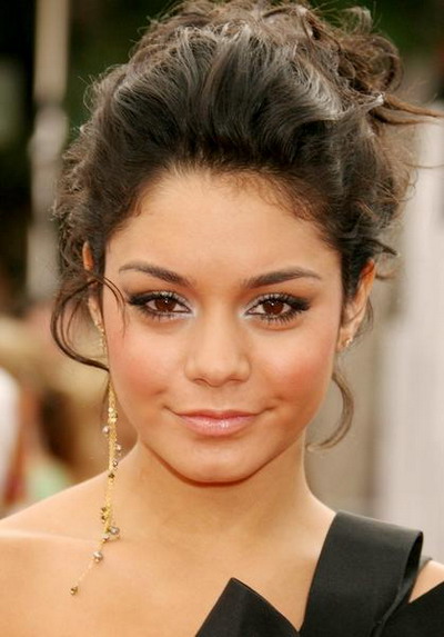 Vanessa Hudgens e prea ocupata ca sa se marite cu Zac!