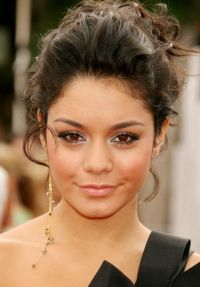 Vanessa Hudgens e prea ocupata ca sa se marite cu Zac!