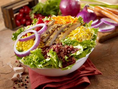 10 salate delicioase pentru o vara mai racoroasa!