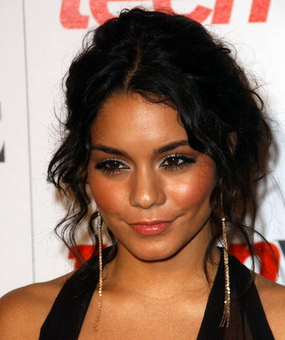 Vanessa Hudgens: "Odata, mama a fost concediata din cauza mea!"