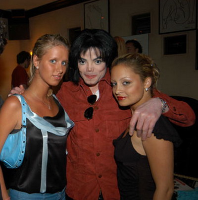 Nicole Richie isi va boteza al doilea copil Michael Jackson!