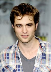 Robert Pattinson crede ca Edward Cullen e un ciudat si nu intelege de ce fetele sunt innebunite dupa el!