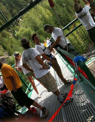 Zac Efron face Bungee Jumping in Vancouver!