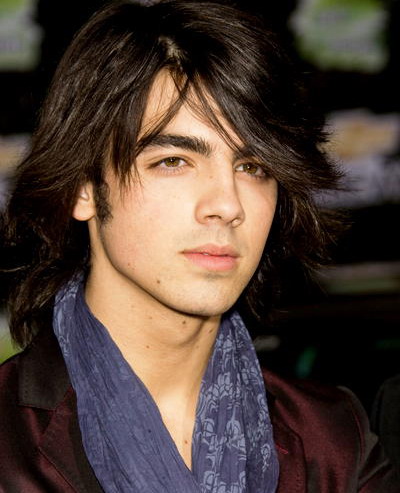 Joe Jonas, parasit si disperat?