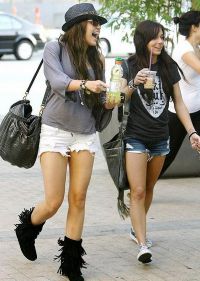 Miley Cyrus isi plimba franjurii prin Los Angeles!