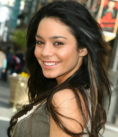 Vanessa Hudgens adora jocurile pe calculator!