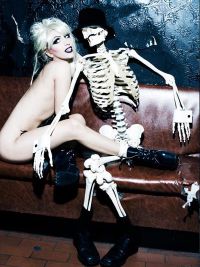 Lady Gaga, goala intr-o revista pentru gay FOTO!
