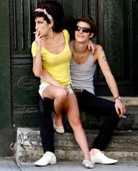 Amy Winehouse il implora pe fostul ei sot sa se intoarca la ea, iar lui ii surade ideea!